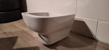 Nieuwe Ideal standard hangtoilet inclusief bril  beschikbaar voor biedingen
