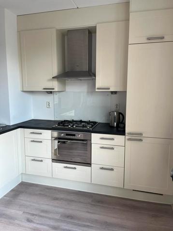 Complete keuken inclusief inbouwapparatuur beschikbaar voor biedingen