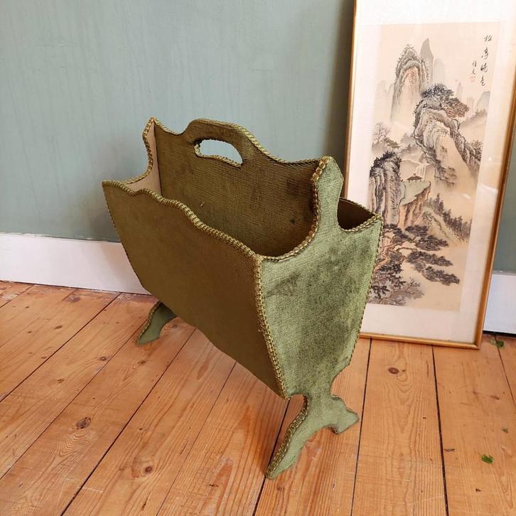 Lucky Vintage Krantenbak / Tijdschriftenrek Groen Velours, Huis en Inrichting, Woonaccessoires | Krantenbakken en Lectuurbakken