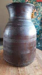 Oude houten.nepalese handgemaakte waterkruik, Ophalen