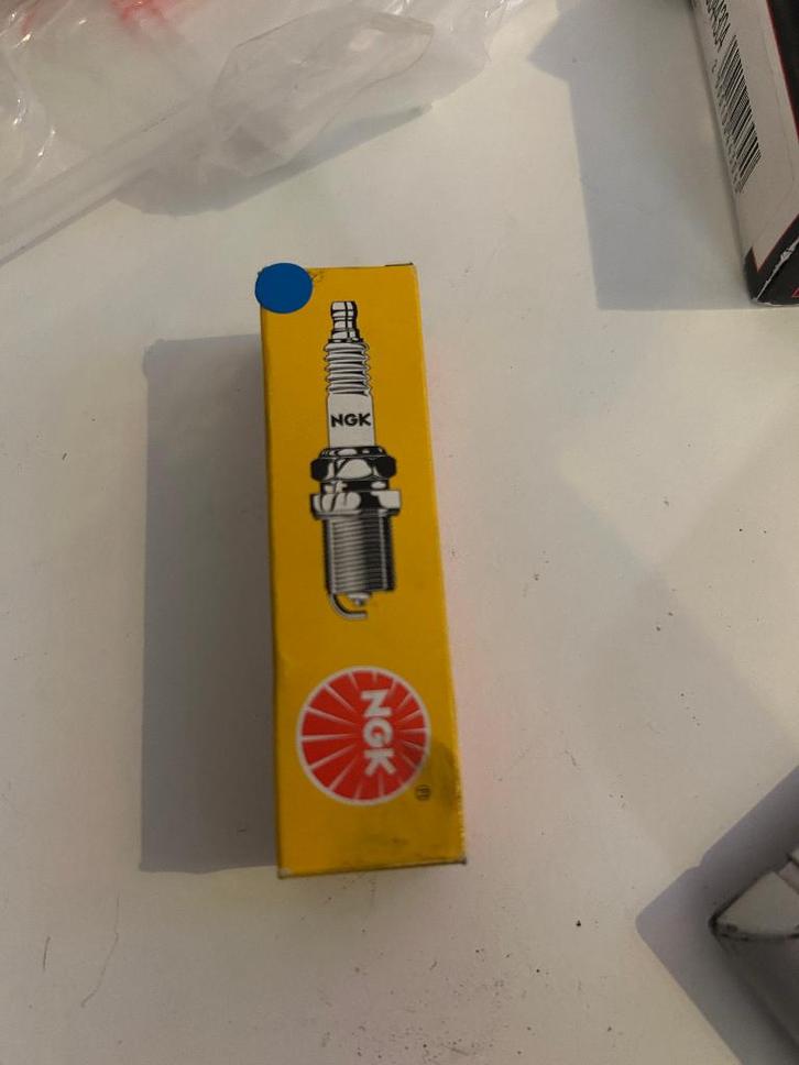 NGK spark plug 4929 DPR8EA-9 Bougie, Motoren, Accessoires | Stickers, Ophalen of Verzenden