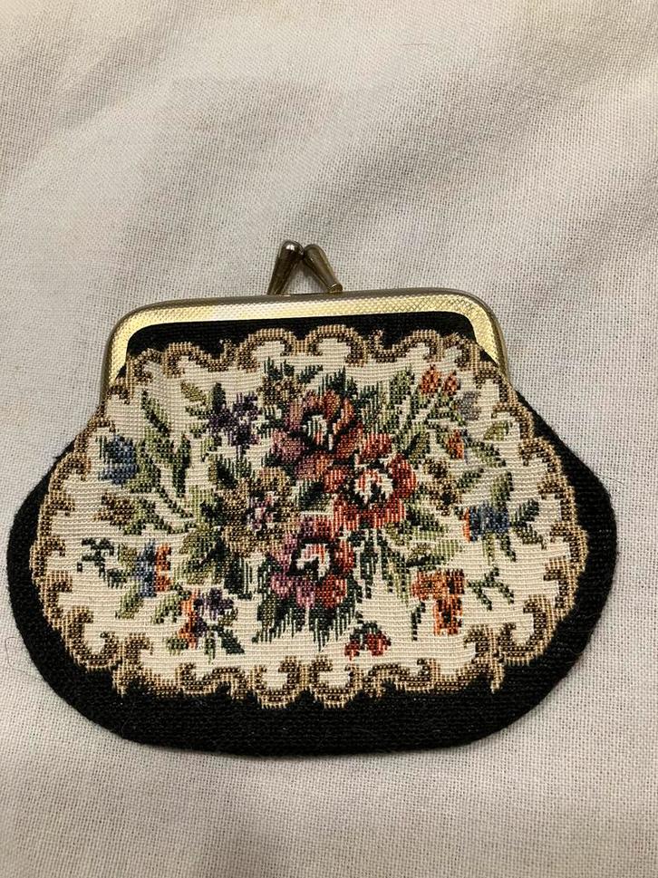 Vintage geborduurd beursje, Sieraden, Tassen en Uiterlijk, Portemonnees, Zo goed als nieuw, Zwart, Ophalen of Verzenden
