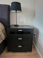 Nachtkastjes 2x zwart met 3 lades, Huis en Inrichting, Slaapkamer | Nachtkastjes, Ophalen of Verzenden, Zo goed als nieuw, Minder dan 45 cm
