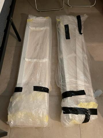 2 nieuwe witte houten jaloezieën beschikbaar voor biedingen