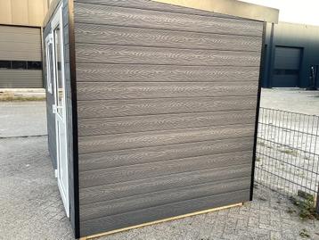 Gevelbekleding. Buitenbekleding. Planken kunststof. Plank beschikbaar voor biedingen