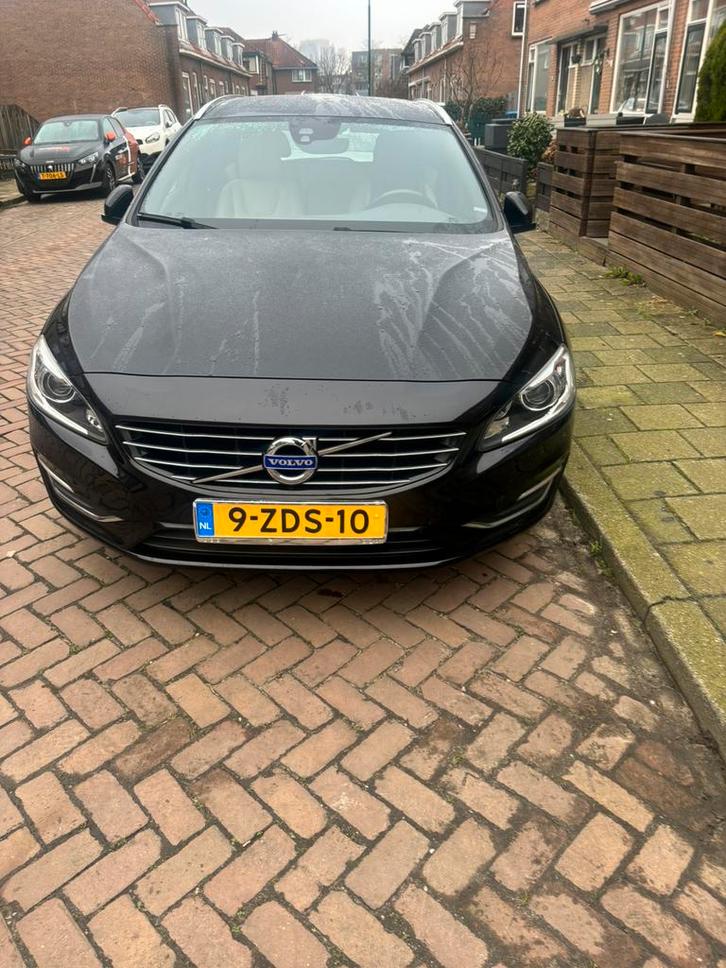 Volvo V60 D6 215pk Plug-in Hybrid 2014 Zwart diesel, Auto's, Volvo, Particulier, V60, Hybride Elektrisch/Diesel, Plug-in hybride