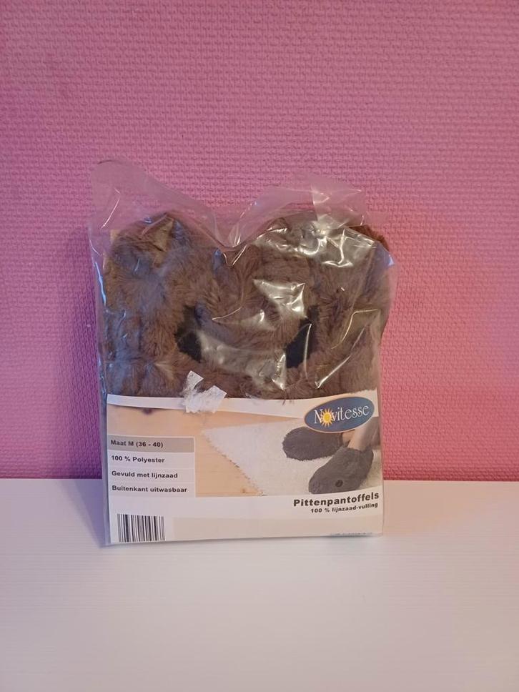 Nieuwe pittenpantoffels, maat M, 36 t/m 40, Kleding | Dames, Schoenen, Nieuw, Pantoffels of Sloffen, Bruin, Ophalen of Verzenden