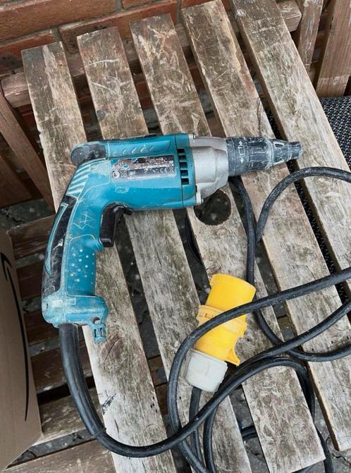 Makita boormachine 110V, Doe-het-zelf en Verbouw, Gereedschap | Boormachines, Zo goed als nieuw, Boormachine, 600 watt of meer