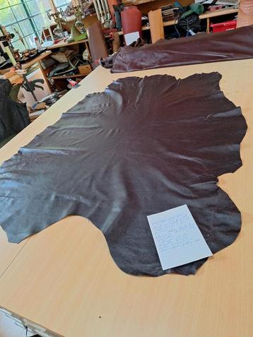 Pignappa wax gevet leer, 2 euro per voet.  beschikbaar voor biedingen