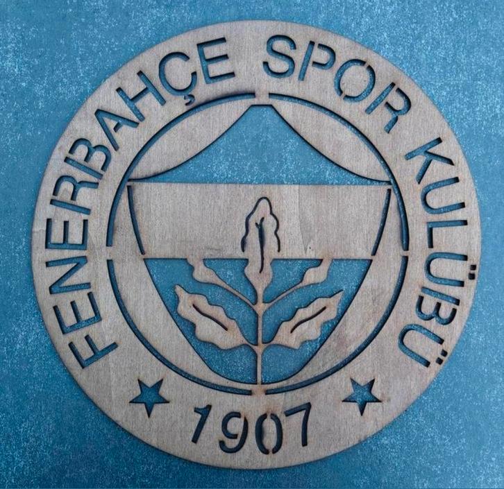 Fenerbahçe logo van hout – 38 cm – Palissanderkleur, Verzamelen, Sportartikelen en Voetbal, Nieuw, Overige typen, Buitenlandse clubs