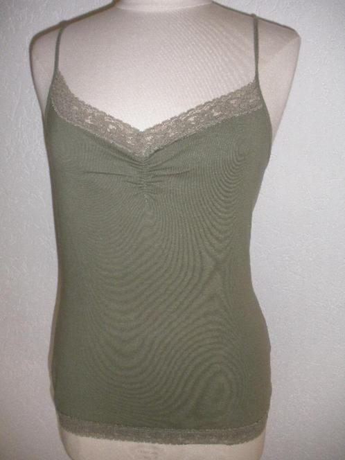 Top groen met kant maat 36, Kleding | Dames, Tops, Zo goed als nieuw, Maat 36 (S), Groen, Zonder mouw, Ophalen of Verzenden