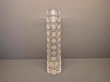 Schitterende geslepen vaas van kristal beschikbaar voor biedingen