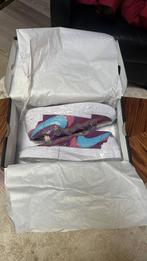 Nike Blazer Low x Sacai x KAWS – Purple Dusk | Size 42, Kleding | Heren, Ophalen, Overige kleuren, Nike, Nieuw