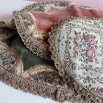 3 kleedjes velours & brokaat met goudkleurig kant - Brocante, Antiek en Kunst, Ophalen of Verzenden