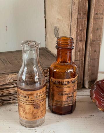 Brocante oude Apothekers flesjes met etiketjes 8,50 p.st beschikbaar voor biedingen
