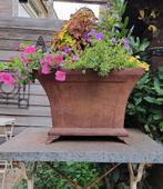 Mooie gietijzeren bloembak op pootjes, Minder dan 30 cm, Rond, Ophalen of Verzenden, Metaal