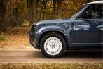 Land Rover Defender 110 2.0 P300e 110 Heritage Customs Nieuw, Auto's, Land Rover, Automaat, Gebruikt, Euro 6, 3000 kg