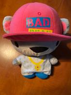 Grote beer met tekst op pet “Bad bear”, Ophalen of Verzenden, Zo goed als nieuw, Beer