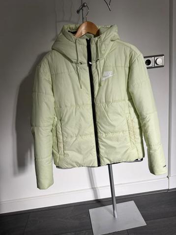 Nike Thermofit winterjas / ski jas S maar valt groot beschikbaar voor biedingen