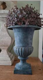 Gietijzeren louvre tuinvaas 32 cm met kunstplant, Tuin en Terras, Tuinvazen, Ophalen, Zo goed als nieuw