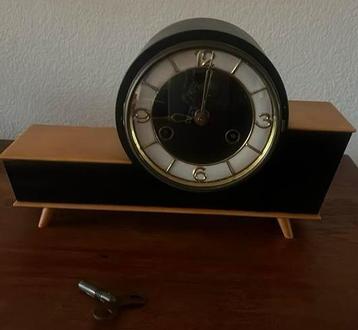 Vintage retro klok jaren 50 schoorsteenklokje beschikbaar voor biedingen