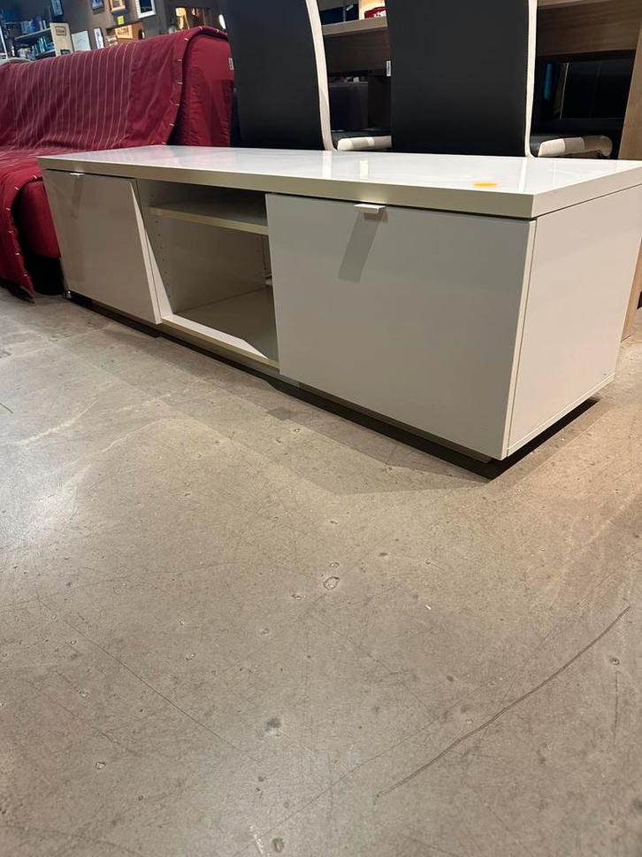 Tv meubel wit €40, Huis en Inrichting, Kasten | Televisiemeubels, Zo goed als nieuw, Ophalen