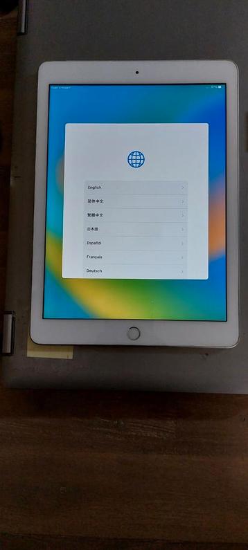 Refurbished iPad (2018) 32GB Wifi + 4G Silver A Grade beschikbaar voor biedingen