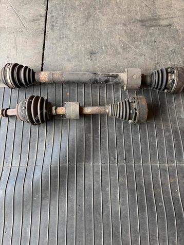 Set GOLF 2 aandrijfassen 1600 cc beschikbaar voor biedingen