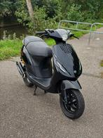 Piaggio zip 2 takt, Fietsen en Brommers, Scooters | Piaggio, Ophalen, Zo goed als nieuw, Benzine, Zip