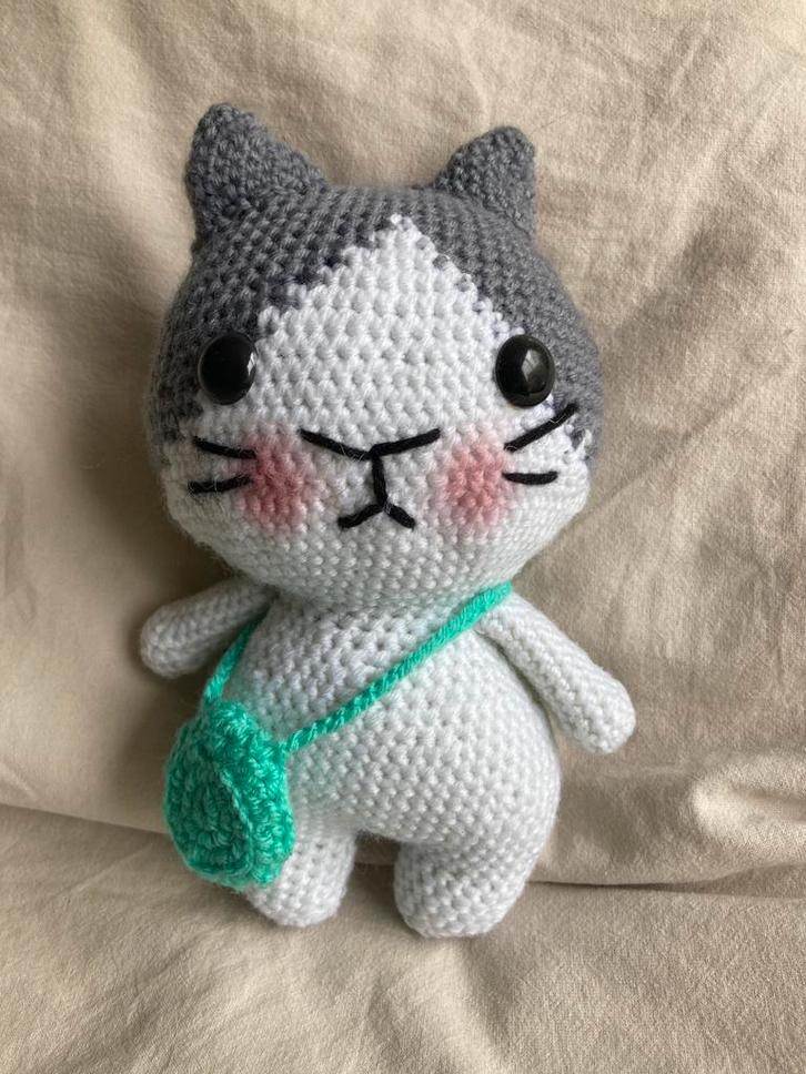 Gehaakt katje met tasje, Kinderen en Baby's, Speelgoed | Knuffels en Pluche, Zo goed als nieuw, Ophalen of Verzenden