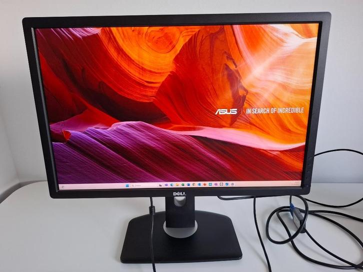 dell monitor U2412Mb, Computers en Software, Monitoren, Zo goed als nieuw, 60 Hz of minder, DisplayPort, DVI, VGA, In hoogte verstelbaar