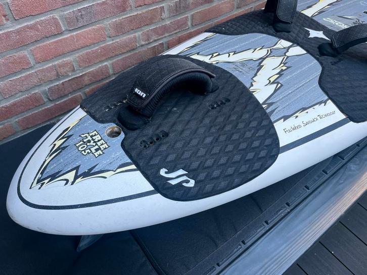 JP Freeride Freestyle 105L windsurfplank, Watersport en Boten, Windsurfen, Gebruikt, Plank, 250 tot 300 cm, Met vin(nen), Ophalen