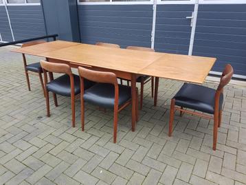 Eettafel Niels Otto Moller  beschikbaar voor biedingen