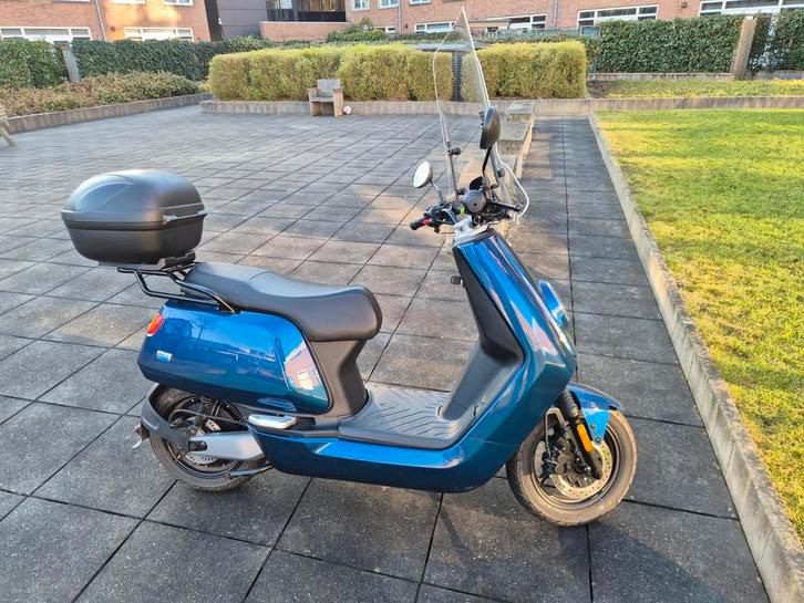 Tekoop topstaat elektrische Scooter Niu nqi sport 2 accu's, Fietsen en Brommers, Scooters | Overige merken, Zo goed als nieuw