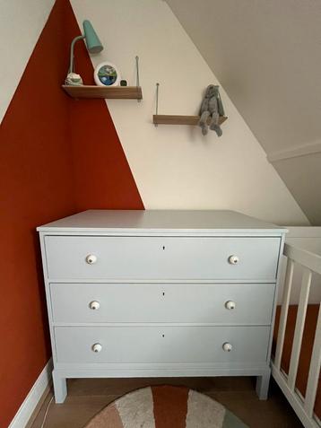 Commode/ladenkast lichtblauw beschikbaar voor biedingen