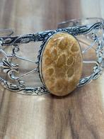 Handgemaakte Fossielkoraal Armband, Sieraden, Tassen en Uiterlijk, Armbanden, Overige materialen, Beige, Nieuw, Ophalen of Verzenden