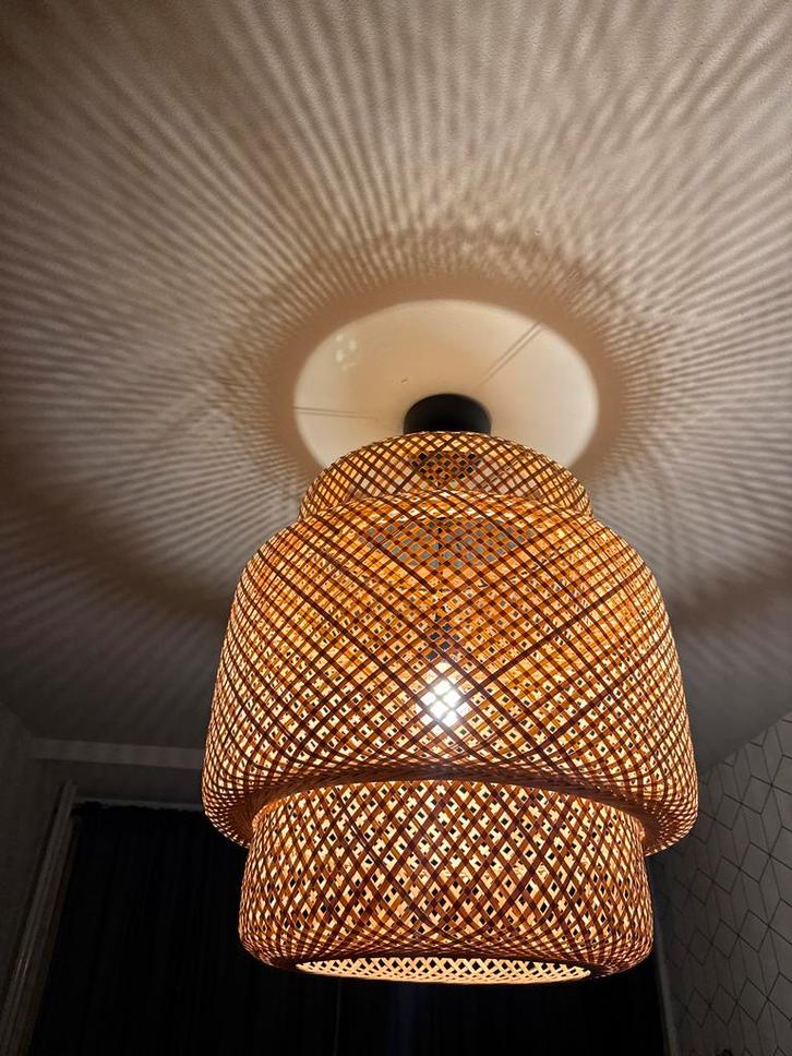 Grote IKEA SINNERLIG Rotan Lamp, Huis en Inrichting, Lampen | Hanglampen, Gebruikt, 50 tot 75 cm, Hout, Ophalen