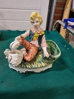 beeld jongen met zwanen capodimonte, Verzamelen, Beelden en Beeldjes, Ophalen of Verzenden