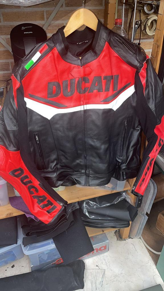 DUCATI Leren motorjas Nieuw! Maat M/L, Motoren, Kleding | Motorkleding, Jas | leer, Heren, Nieuw met kaartje, Ophalen of Verzenden