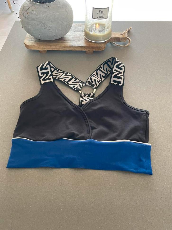 NIKKIE sport top. Maat S, Kleding | Dames, Sportkleding, Zo goed als nieuw, Fitness of Aerobics, Maat 36 (S), Zwart, Ophalen of Verzenden