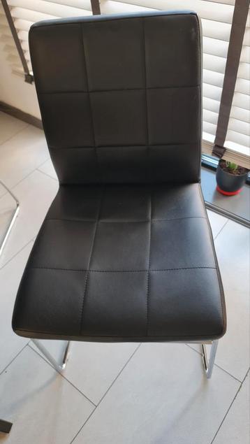 6 ZWARTE STOELEN  beschikbaar voor biedingen