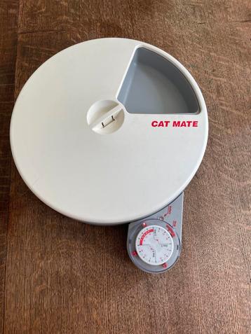 Katten voederbakjes met tijdschakelaar beschikbaar voor biedingen