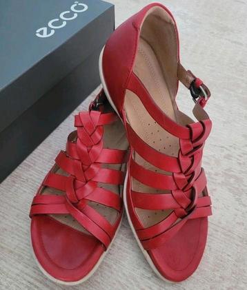 Ecco rode sandalen. Maat 40 beschikbaar voor biedingen