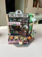 Robotime Carl’s Fruit Shop DG142, Hobby en Vrije tijd, Modelbouw | Overige, Ophalen, Zo goed als nieuw
