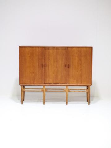 Highboard Illum Wikkelsø model 90 Deens vintage beschikbaar voor biedingen