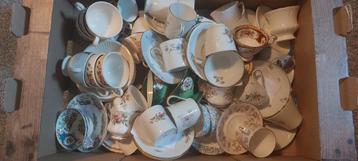 Kop en schotels, allerlei bekende merken, porselein.  beschikbaar voor biedingen