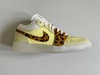 Air Jordan 1 Low SNKRS Day WMNS EU 42 US 10, Kleding | Dames, Schoenen, Geel, Nieuw, Ophalen of Verzenden, Sneakers of Gympen