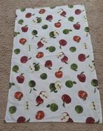 Leuk tafelkleed met appelmotief 1.40 bij 85 cm, Huis en Inrichting, Tafelkleden, Ophalen of Verzenden, Zo goed als nieuw, Rechthoek
