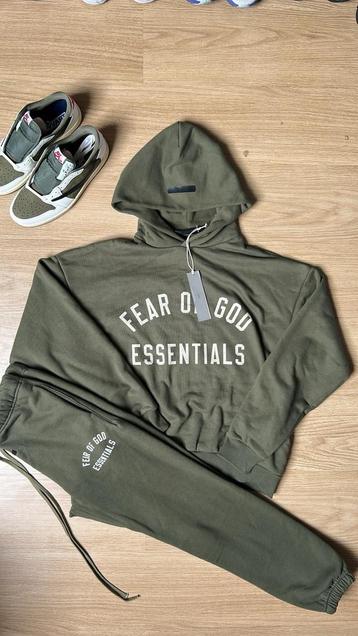 Fear of God Essentials trainingspak beschikbaar voor biedingen