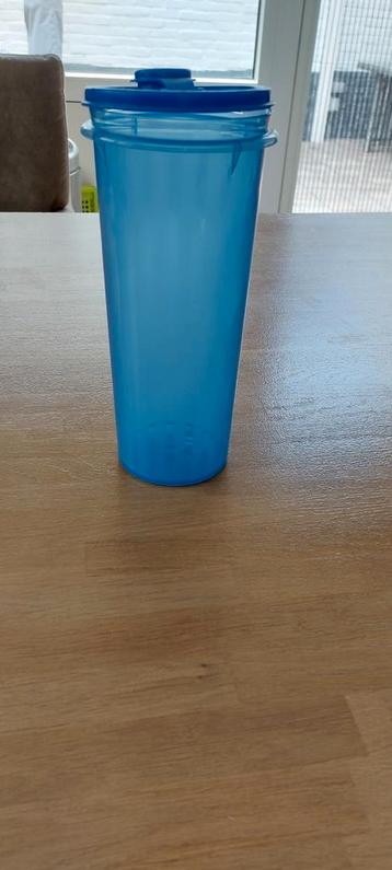Blauwe Tupperware Beker met Deksel -zo goed als nieuw  beschikbaar voor biedingen